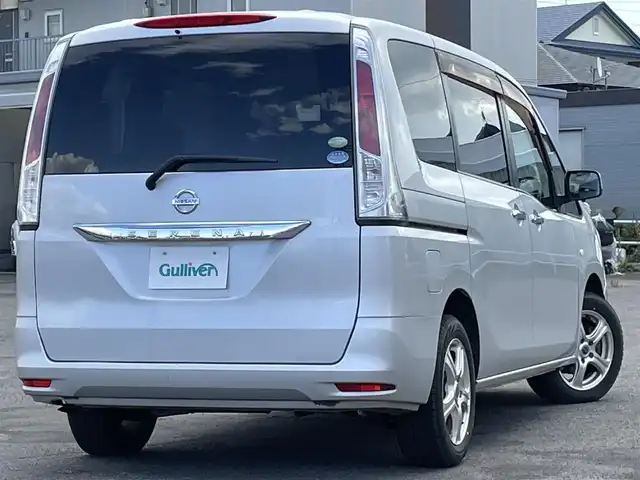 日産 セレナ 20S 道央・札幌 2011(平23)年 4.3万km ブリリアントシルバー ４WD/純正オーディオ/AM/FM/CD/AUX/クルーズコントロール/ECOMODE/片側パワースライドドア/プッシュスタート/スマートキー/ハロゲンヘッドライト/オートライト/電動格納ミラー/純正フロアマット/ドアバイザー/スペアキー