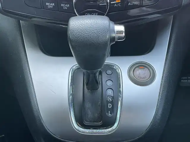 日産 セレナ 20S 道央・札幌 2011(平23)年 4.3万km ブリリアントシルバー ４WD/純正オーディオ/AM/FM/CD/AUX/クルーズコントロール/ECOMODE/片側パワースライドドア/プッシュスタート/スマートキー/ハロゲンヘッドライト/オートライト/電動格納ミラー/純正フロアマット/ドアバイザー/スペアキー
