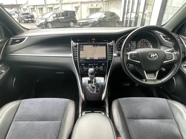 トヨタ ハリアー プレミアム 佐賀県 2017(平29)年 9.7万km ホワイトパールクリスタルシャイン サンルーフ/モデリスタフルエアロ/JBLプレミアムサウンド/純正メーカーナビ/・バックカメラ/・フルセグTV/BT/CD/DVD/トヨタセーフティセンス/・プリクラッシュセーフティ/・レーダークルーズコントロール/・レーンディパーチャーアラート/・オートマチックハイビーム/クリアランスソナー/純正18インチAW/パワーバックドア/ハーフレザーシート/パワーシート/三眼LEDヘッドライト/フォグランプ/ターボ/ETC/プッシュスタート/アイドリングストップ/電動パーキングスイッチ/スペアキー×１/カードキー×1/取扱説明書/保証書