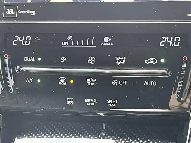 トヨタ ハリアー プレミアム 佐賀県 2017(平29)年 9.7万km ホワイトパールクリスタルシャイン サンルーフ/モデリスタフルエアロ/JBLプレミアムサウンド/純正メーカーナビ/・バックカメラ/・フルセグTV/BT/CD/DVD/トヨタセーフティセンス/・プリクラッシュセーフティ/・レーダークルーズコントロール/・レーンディパーチャーアラート/・オートマチックハイビーム/クリアランスソナー/純正18インチAW/パワーバックドア/ハーフレザーシート/パワーシート/三眼LEDヘッドライト/フォグランプ/ターボ/ETC/プッシュスタート/アイドリングストップ/電動パーキングスイッチ/スペアキー×１/カードキー×1/取扱説明書/保証書