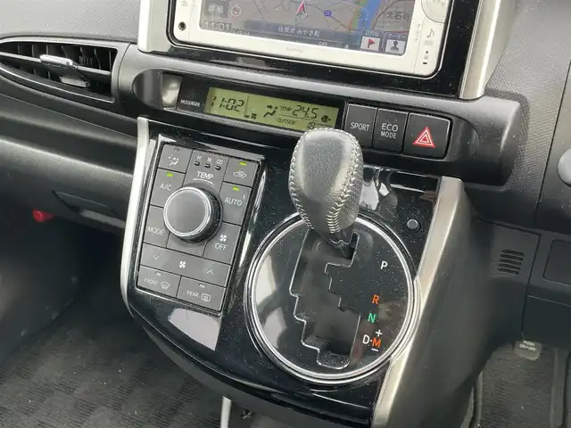 トヨタ ウィッシュ 1．8S モノトーン 佐賀県 2013(平25)年 8万km ブラック 純正メモリーナビゲーション/・AM/FM/CD/Bluetooth/ワンセグテレビ/バックカメラ/ETC/ハーフレザーシート/ISOFIX対応/純正16インチアルミホイール/オートライト/オートエアコン/スマートキー/プッシュスタート/フロアマット/ドアバイザー/横滑り防止装置