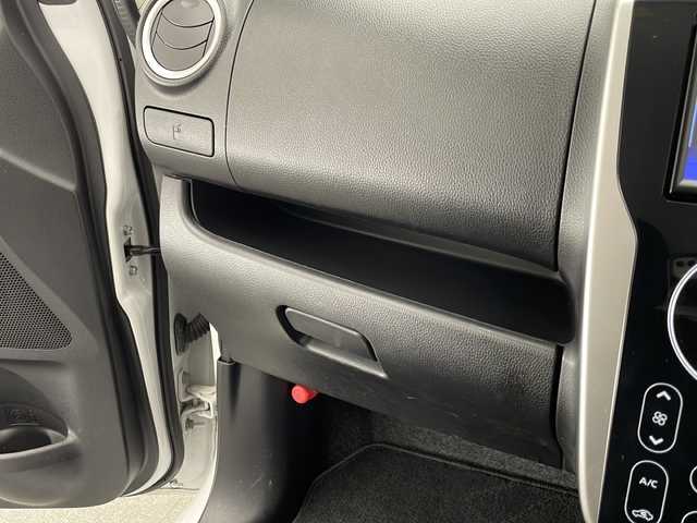 日産 デイズ ハイウェイスター Vセレ +Safty 宮崎県 2014(平26)年 4万km ホワイトパール 純正ナビ　/フルセグＴＶ/ＣＤ／ＤＶＤ　/ＦＭ／ＡＭ/アラウンドビューモニター/バックカメラ/ＥＴＣ　/プッシュスタート　/スペアキー　/アイドリングストップ/電動格納ミラー/純正フロアーマット