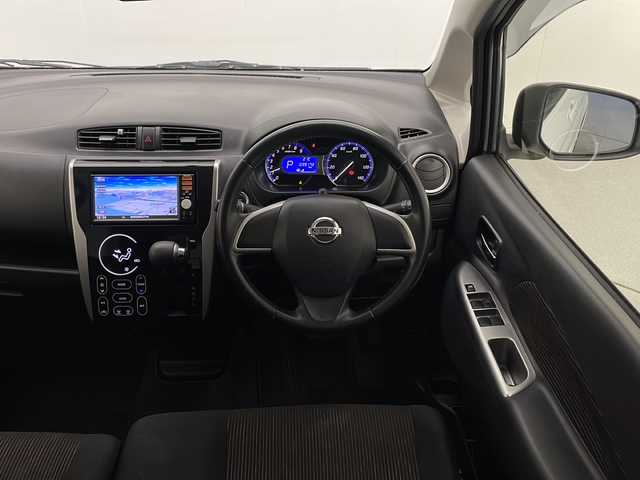 日産 デイズ ハイウェイスター Vセレ +Safty 宮崎県 2014(平26)年 4万km ホワイトパール 純正ナビ　/フルセグＴＶ/ＣＤ／ＤＶＤ　/ＦＭ／ＡＭ/アラウンドビューモニター/バックカメラ/ＥＴＣ　/プッシュスタート　/スペアキー　/アイドリングストップ/電動格納ミラー/純正フロアーマット