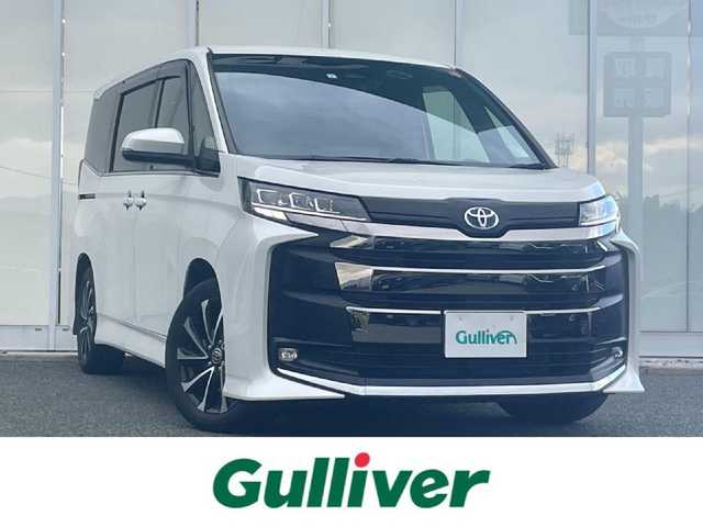 トヨタ ノア ハイブリッド S－Z 福岡県 2023(令5)年 4.2万km ホワイトパールクリスタルシャイン 純正10.5インチディスプレイオーディオ(ナビキット/CD/DVD/フルセグTV/Bluetooth/HDMI)/両側パワースライドドア/純正有期EL14インチフリップダウンモニター/バックカメラ/ハーフレザーシート/快適利便パッケージ/パワーバックドア/D/N/2列目シートヒーター/ステアリングヒーター/クリアランスソナー/レーダークルーズコントロール/社外デジタルインナーミラー/ビルトインETC2.0/純正17インチAW/純正フロアマット