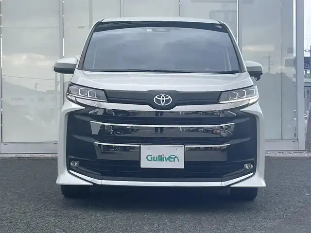 トヨタ ノア ハイブリッド S－Z 福岡県 2023(令5)年 4.2万km ホワイトパールクリスタルシャイン 純正10.5インチディスプレイオーディオ(ナビキット/CD/DVD/フルセグTV/Bluetooth/HDMI)/両側パワースライドドア/純正有期EL14インチフリップダウンモニター/バックカメラ/ハーフレザーシート/快適利便パッケージ/パワーバックドア/D/N/2列目シートヒーター/ステアリングヒーター/クリアランスソナー/レーダークルーズコントロール/社外デジタルインナーミラー/ビルトインETC2.0/純正17インチAW/純正フロアマット