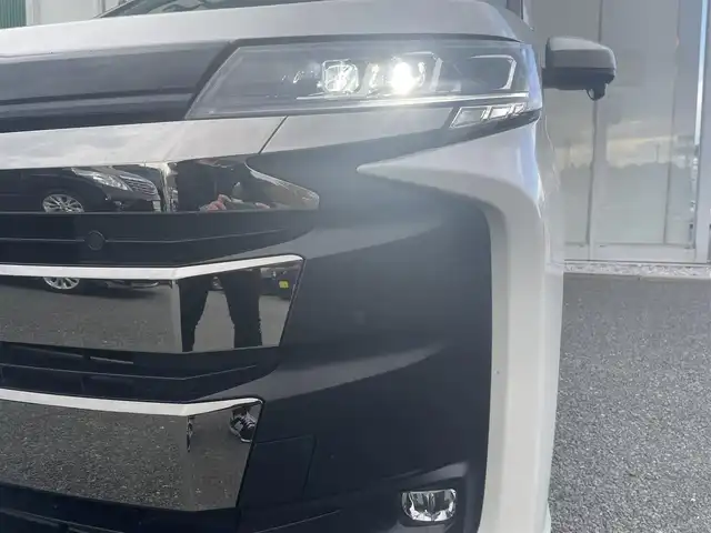 トヨタ ノア ハイブリッド S－Z 福岡県 2023(令5)年 4.2万km ホワイトパールクリスタルシャイン 純正10.5インチディスプレイオーディオ(ナビキット/CD/DVD/フルセグTV/Bluetooth/HDMI)/両側パワースライドドア/純正有期EL14インチフリップダウンモニター/バックカメラ/ハーフレザーシート/快適利便パッケージ/パワーバックドア/D/N/2列目シートヒーター/ステアリングヒーター/クリアランスソナー/レーダークルーズコントロール/社外デジタルインナーミラー/ビルトインETC2.0/純正17インチAW/純正フロアマット