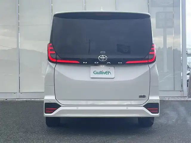 トヨタ ノア ハイブリッド S－Z 福岡県 2023(令5)年 4.2万km ホワイトパールクリスタルシャイン 純正10.5インチディスプレイオーディオ(ナビキット/CD/DVD/フルセグTV/Bluetooth/HDMI)/両側パワースライドドア/純正有期EL14インチフリップダウンモニター/バックカメラ/ハーフレザーシート/快適利便パッケージ/パワーバックドア/D/N/2列目シートヒーター/ステアリングヒーター/クリアランスソナー/レーダークルーズコントロール/社外デジタルインナーミラー/ビルトインETC2.0/純正17インチAW/純正フロアマット