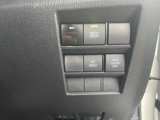 トヨタ ノア ハイブリッド S－Z 福岡県 2023(令5)年 4.2万km ホワイトパールクリスタルシャイン 純正10.5インチディスプレイオーディオ(ナビキット/CD/DVD/フルセグTV/Bluetooth/HDMI)/両側パワースライドドア/純正有期EL14インチフリップダウンモニター/バックカメラ/ハーフレザーシート/快適利便パッケージ/パワーバックドア/D/N/2列目シートヒーター/ステアリングヒーター/クリアランスソナー/レーダークルーズコントロール/社外デジタルインナーミラー/ビルトインETC2.0/純正17インチAW/純正フロアマット