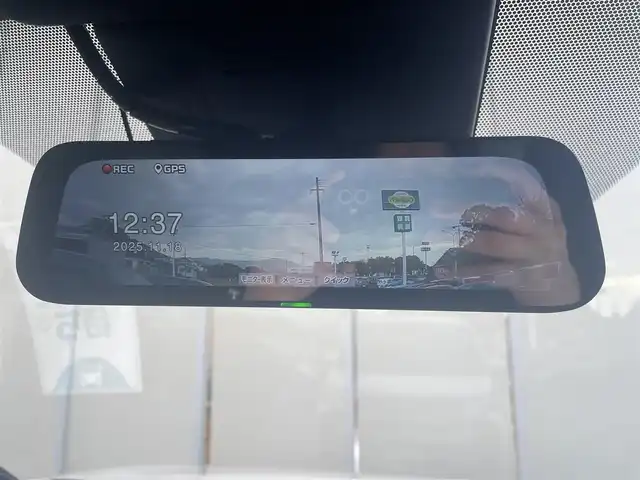 トヨタ ノア ハイブリッド S－Z 福岡県 2023(令5)年 4.2万km ホワイトパールクリスタルシャイン 純正10.5インチディスプレイオーディオ(ナビキット/CD/DVD/フルセグTV/Bluetooth/HDMI)/両側パワースライドドア/純正有期EL14インチフリップダウンモニター/バックカメラ/ハーフレザーシート/快適利便パッケージ/パワーバックドア/D/N/2列目シートヒーター/ステアリングヒーター/クリアランスソナー/レーダークルーズコントロール/社外デジタルインナーミラー/ビルトインETC2.0/純正17インチAW/純正フロアマット