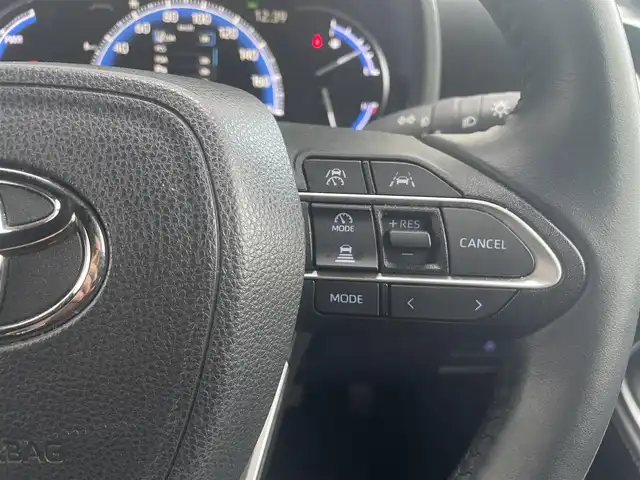 トヨタ ノア ハイブリッド S－Z 福岡県 2023(令5)年 4.2万km ホワイトパールクリスタルシャイン 純正10.5インチディスプレイオーディオ(ナビキット/CD/DVD/フルセグTV/Bluetooth/HDMI)/両側パワースライドドア/純正有期EL14インチフリップダウンモニター/バックカメラ/ハーフレザーシート/快適利便パッケージ/パワーバックドア/D/N/2列目シートヒーター/ステアリングヒーター/クリアランスソナー/レーダークルーズコントロール/社外デジタルインナーミラー/ビルトインETC2.0/純正17インチAW/純正フロアマット