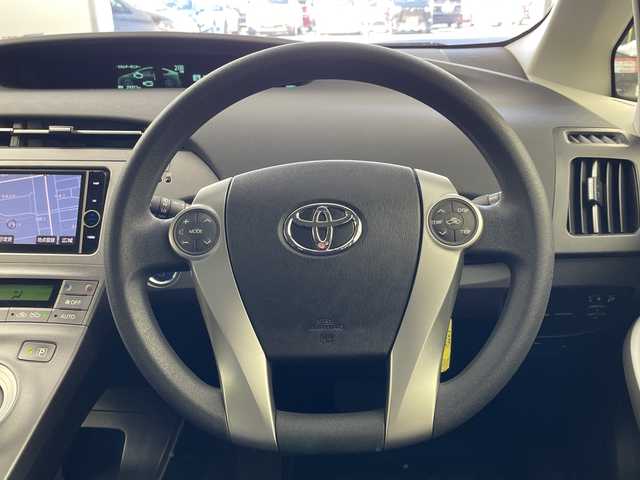 トヨタ プリウス S 岐阜県 2015(平27)年 3万km ブラック 純正HDDナビ/　(AM/FM/CD/DVD/Bluetooth/フルセグTV)/バックカメラ/ビルトインETC/ステアリングスイッチ/純正アルミホイール/純正フロアマット/純正ドアバイザー/HIDヘッドライト/スペアキー