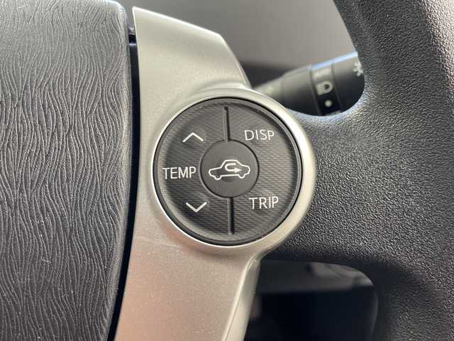 トヨタ プリウス S 岐阜県 2015(平27)年 3万km ブラック 純正HDDナビ/　(AM/FM/CD/DVD/Bluetooth/フルセグTV)/バックカメラ/ビルトインETC/ステアリングスイッチ/純正アルミホイール/純正フロアマット/純正ドアバイザー/HIDヘッドライト/スペアキー