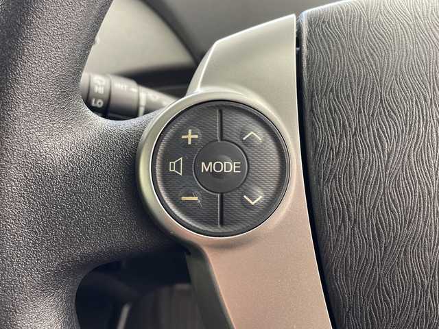 トヨタ プリウス S 岐阜県 2015(平27)年 3万km ブラック 純正HDDナビ/　(AM/FM/CD/DVD/Bluetooth/フルセグTV)/バックカメラ/ビルトインETC/ステアリングスイッチ/純正アルミホイール/純正フロアマット/純正ドアバイザー/HIDヘッドライト/スペアキー