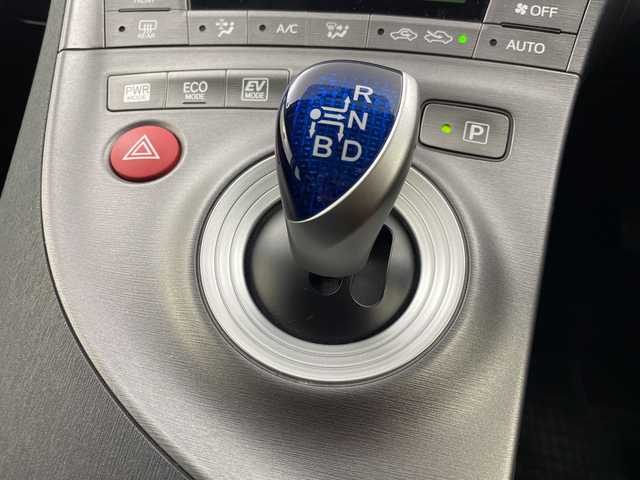 トヨタ プリウス S 岐阜県 2015(平27)年 3万km ブラック 純正HDDナビ/　(AM/FM/CD/DVD/Bluetooth/フルセグTV)/バックカメラ/ビルトインETC/ステアリングスイッチ/純正アルミホイール/純正フロアマット/純正ドアバイザー/HIDヘッドライト/スペアキー