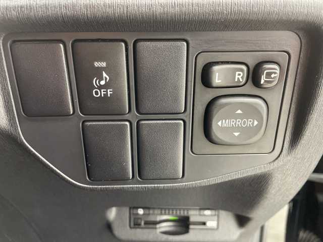 トヨタ プリウス S 岐阜県 2015(平27)年 3万km ブラック 純正HDDナビ/　(AM/FM/CD/DVD/Bluetooth/フルセグTV)/バックカメラ/ビルトインETC/ステアリングスイッチ/純正アルミホイール/純正フロアマット/純正ドアバイザー/HIDヘッドライト/スペアキー