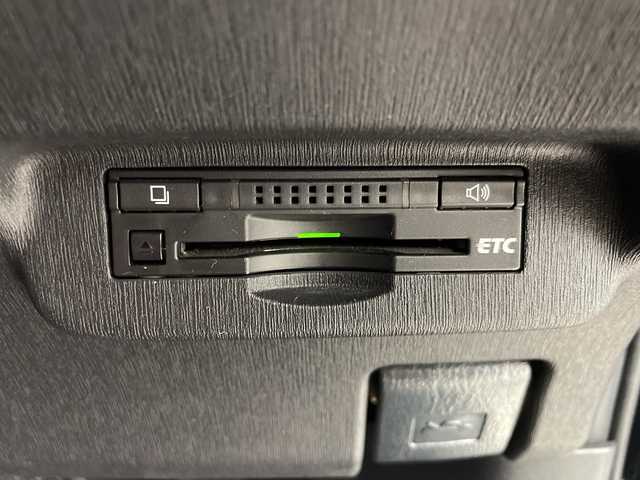 トヨタ プリウス S 岐阜県 2015(平27)年 3万km ブラック 純正HDDナビ/　(AM/FM/CD/DVD/Bluetooth/フルセグTV)/バックカメラ/ビルトインETC/ステアリングスイッチ/純正アルミホイール/純正フロアマット/純正ドアバイザー/HIDヘッドライト/スペアキー