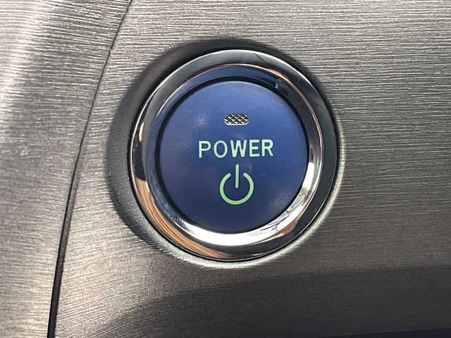 トヨタ プリウス S 岐阜県 2015(平27)年 3万km ブラック 純正HDDナビ/　(AM/FM/CD/DVD/Bluetooth/フルセグTV)/バックカメラ/ビルトインETC/ステアリングスイッチ/純正アルミホイール/純正フロアマット/純正ドアバイザー/HIDヘッドライト/スペアキー