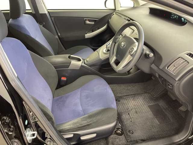 トヨタ プリウス S 岐阜県 2015(平27)年 3万km ブラック 純正HDDナビ/　(AM/FM/CD/DVD/Bluetooth/フルセグTV)/バックカメラ/ビルトインETC/ステアリングスイッチ/純正アルミホイール/純正フロアマット/純正ドアバイザー/HIDヘッドライト/スペアキー