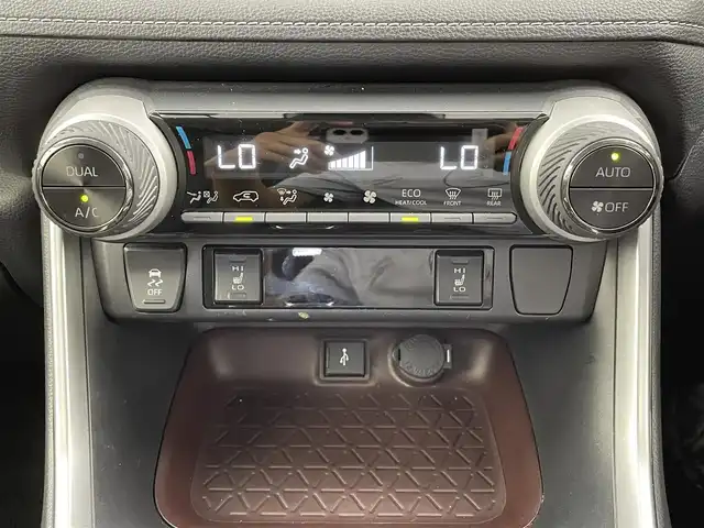 トヨタ ＲＡＶ４ ハイブリットG 大分県 2021(令3)年 4.1万km ホワイトパールクリスタルシャイン 4WD/純正ナビ/(BT/フルセグTV)/全方位カメラ/バックカメラ/黒革シート/パワーシート /メモリーシート/シートヒーター/電動リアゲート/スマートキー/プッシュスタート/ETC/電格ミラー/ウィンカーミラー/オートライト/フォグランプ/LEDヘッドライト/デジタルインナーミラー/レーダークルーズコントロール/ステアリングヒーター/ステアリングスイッチ/革巻きステアリング/オートブレーキホールド/純正18インチアルミホイール/フロアマット/ドアバイザー