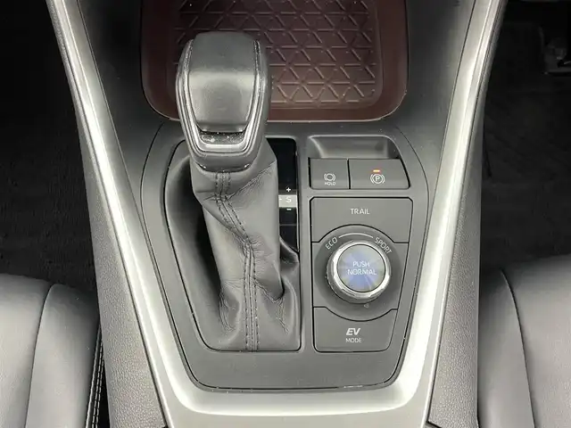 トヨタ ＲＡＶ４ ハイブリットG 大分県 2021(令3)年 4.1万km ホワイトパールクリスタルシャイン 4WD/純正ナビ/(BT/フルセグTV)/全方位カメラ/バックカメラ/黒革シート/パワーシート /メモリーシート/シートヒーター/電動リアゲート/スマートキー/プッシュスタート/ETC/電格ミラー/ウィンカーミラー/オートライト/フォグランプ/LEDヘッドライト/デジタルインナーミラー/レーダークルーズコントロール/ステアリングヒーター/ステアリングスイッチ/革巻きステアリング/オートブレーキホールド/純正18インチアルミホイール/フロアマット/ドアバイザー