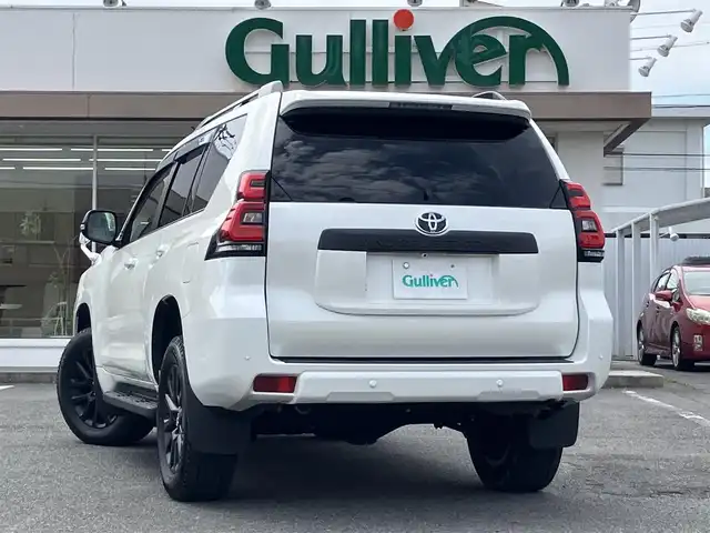 トヨタ ランドクルーザー プラド TX Lパッケージ マットブラED 三重県 2024(令6)年 1.5万km ホワイトパールクリスタルシャイン ♪ワンオーナー/♪走行14895km/♪車検 令和9年1月4日迄/♪4WD/ディーゼル/ターボ/♪サンルーフ/ベージュ革シート/前席パワーシート/前席シートヒーター/エアシート/電動格納サードシート/ダウンヒルアシストコントロール/プリクラッシュセーフティ/レーンディパーチャーアラート/ロードサインアシスト/先行車発進告知/レーダークルーズコントロール/パーキングサポートブレーキ/クリアランスソナー/オートマチックハイビーム/スマートキー×2/プッシュスタート/アルパイン9インチナビ/・HDMI・USB/・フルセグ・SD録音/・DVD再生/・Bluetoothオーディオ/・バックカメラ/ドライブレコーダー/2nd START/純正18インチAW/LEDヘッドライト/LEDフォグライト/オートライト/オートワイパー/ウィンカーミラー/オートリトラクタブルミラー/ルーフレール/サイドステップ/ウッドパネル/ウッドコンビステアリング/ステアリングスイッチ/スモークフィルム/ラバーマット/ドアバイザー/ETC/サイド/カーテン/ニーエアバック