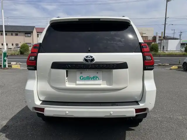 トヨタ ランドクルーザー プラド TX Lパッケージ マットブラED 三重県 2024(令6)年 1.5万km ホワイトパールクリスタルシャイン ♪ワンオーナー/♪走行14895km/♪車検 令和9年1月4日迄/♪4WD/ディーゼル/ターボ/♪サンルーフ/ベージュ革シート/前席パワーシート/前席シートヒーター/エアシート/電動格納サードシート/ダウンヒルアシストコントロール/プリクラッシュセーフティ/レーンディパーチャーアラート/ロードサインアシスト/先行車発進告知/レーダークルーズコントロール/パーキングサポートブレーキ/クリアランスソナー/オートマチックハイビーム/スマートキー×2/プッシュスタート/アルパイン9インチナビ/・HDMI・USB/・フルセグ・SD録音/・DVD再生/・Bluetoothオーディオ/・バックカメラ/ドライブレコーダー/2nd START/純正18インチAW/LEDヘッドライト/LEDフォグライト/オートライト/オートワイパー/ウィンカーミラー/オートリトラクタブルミラー/ルーフレール/サイドステップ/ウッドパネル/ウッドコンビステアリング/ステアリングスイッチ/スモークフィルム/ラバーマット/ドアバイザー/ETC/サイド/カーテン/ニーエアバック