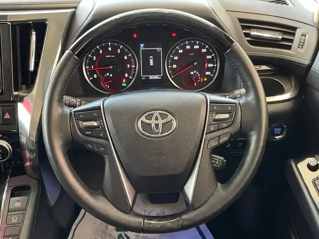 トヨタ ヴェルファイア Z Gエディション 埼玉県 2018(平30)年 6万km ホワイトパールクリスタルシャイン トヨタセーフティーセンス /純正フリップダウンモニター /純正9インチメモリナビ /　　CD/DVD/BT/フルセグ/バックカメラ /両側パワースライドドア /パワーバックドア /レーダークルーズコントロール /LED /革シート/シートヒーター/クーラー/メモリーシート/ステアリングヒーター/スイッチ/電子パーキング /純正ETC2.0