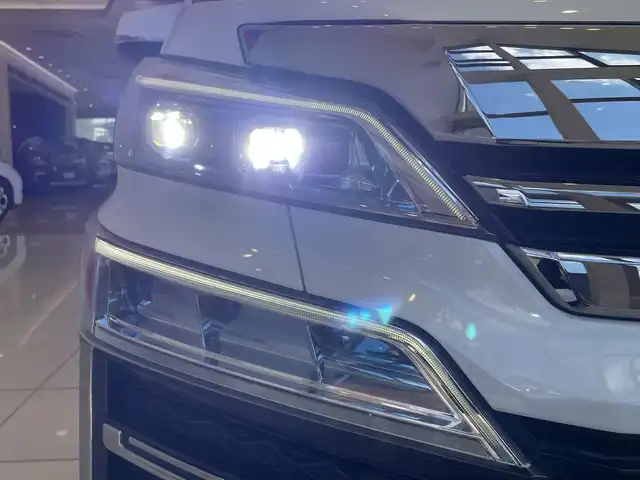 トヨタ ヴェルファイア Z Gエディション 埼玉県 2018(平30)年 6万km ホワイトパールクリスタルシャイン トヨタセーフティーセンス /純正フリップダウンモニター /純正9インチメモリナビ /　　CD/DVD/BT/フルセグ/バックカメラ /両側パワースライドドア /パワーバックドア /レーダークルーズコントロール /LED /革シート/シートヒーター/クーラー/メモリーシート/ステアリングヒーター/スイッチ/電子パーキング /純正ETC2.0