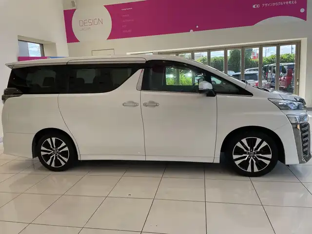 トヨタ ヴェルファイア Z Gエディション 埼玉県 2018(平30)年 6万km ホワイトパールクリスタルシャイン トヨタセーフティーセンス /純正フリップダウンモニター /純正9インチメモリナビ /　　CD/DVD/BT/フルセグ/バックカメラ /両側パワースライドドア /パワーバックドア /レーダークルーズコントロール /LED /革シート/シートヒーター/クーラー/メモリーシート/ステアリングヒーター/スイッチ/電子パーキング /純正ETC2.0