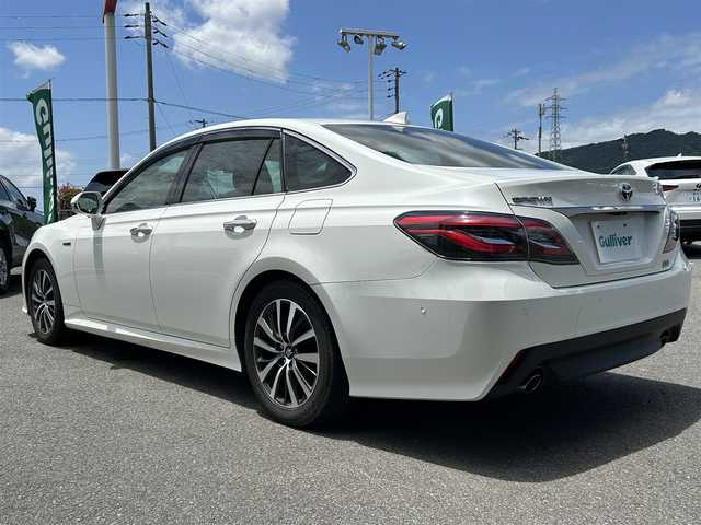 トヨタ クラウン ハイブリッド G 兵庫県 2020(令2)年 7.5万km ホワイトパールクリスタルシャイン 純正8型ナビ/・BT.TV.AM.FMアラウンドビューモニター/プリクラッシュセーフティー/ブラインドスポットモニター/クリアランスソナー/リアクロストラフィックアラート/パーキングサポートブレーキ/ヘッドアップディスプレイ/レーダークルーズコントロール/ロードサインアシスト/先行車発信告知/電動パーキングブレーキ/オートオールド/前席シートヒーター/ハンドルヒーター/パワーシート（メモリー付き）/デジタルインナーミラー/ビルトインETC2.0/前方ドラレコ/純正フロアマット