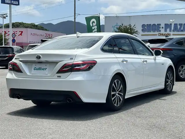 トヨタ クラウン ハイブリッド G 兵庫県 2020(令2)年 7.5万km ホワイトパールクリスタルシャイン 純正8型ナビ/・BT.TV.AM.FMアラウンドビューモニター/プリクラッシュセーフティー/ブラインドスポットモニター/クリアランスソナー/リアクロストラフィックアラート/パーキングサポートブレーキ/ヘッドアップディスプレイ/レーダークルーズコントロール/ロードサインアシスト/先行車発信告知/電動パーキングブレーキ/オートオールド/前席シートヒーター/ハンドルヒーター/パワーシート（メモリー付き）/デジタルインナーミラー/ビルトインETC2.0/前方ドラレコ/純正フロアマット