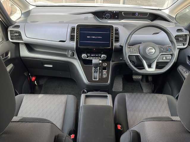 日産 セレナ ハイウェイスター V 静岡県 2022(令4)年 3.5万km ブリリアントホワイトパール 純正ナビ/・CD/DVD/Blu-ray/・フルセグTV/・USB/・FM/AM/・Bluetooth/・SD/・MUSIC STOCKER/・HDMI/主要装備/・フリップダウンモニター/・ドライブレコーダー/・ＥＴＣ/・ＬＥＤヘッドライト/・コーナーセンサー/・アイドリングストップ/・プロパイロット/・電動パーキング/・両側パワースライドドア/・後席オートエアコン