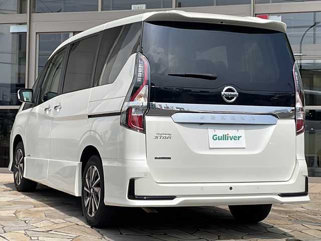 日産 セレナ ハイウェイスター V 静岡県 2022(令4)年 3.5万km ブリリアントホワイトパール 純正ナビ/・CD/DVD/Blu-ray/・フルセグTV/・USB/・FM/AM/・Bluetooth/・SD/・MUSIC STOCKER/・HDMI/主要装備/・フリップダウンモニター/・ドライブレコーダー/・ＥＴＣ/・ＬＥＤヘッドライト/・コーナーセンサー/・アイドリングストップ/・プロパイロット/・電動パーキング/・両側パワースライドドア/・後席オートエアコン