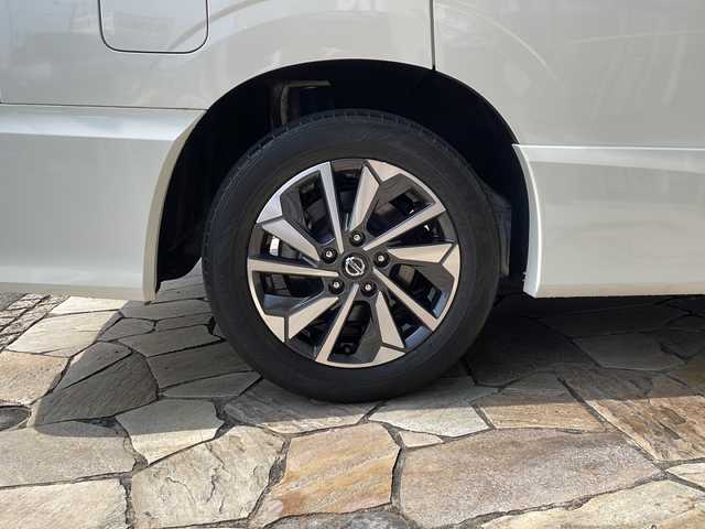 日産 セレナ ハイウェイスター V 静岡県 2022(令4)年 3.5万km ブリリアントホワイトパール 純正ナビ/・CD/DVD/Blu-ray/・フルセグTV/・USB/・FM/AM/・Bluetooth/・SD/・MUSIC STOCKER/・HDMI/主要装備/・フリップダウンモニター/・ドライブレコーダー/・ＥＴＣ/・ＬＥＤヘッドライト/・コーナーセンサー/・アイドリングストップ/・プロパイロット/・電動パーキング/・両側パワースライドドア/・後席オートエアコン
