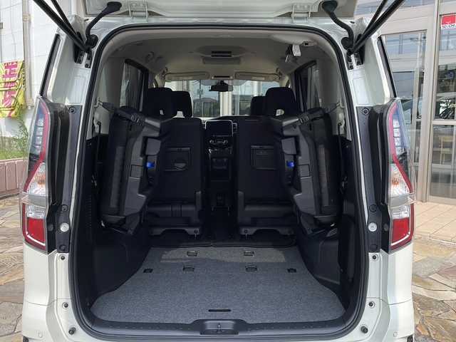 日産 セレナ ハイウェイスター V 静岡県 2022(令4)年 3.5万km ブリリアントホワイトパール 純正ナビ/・CD/DVD/Blu-ray/・フルセグTV/・USB/・FM/AM/・Bluetooth/・SD/・MUSIC STOCKER/・HDMI/主要装備/・フリップダウンモニター/・ドライブレコーダー/・ＥＴＣ/・ＬＥＤヘッドライト/・コーナーセンサー/・アイドリングストップ/・プロパイロット/・電動パーキング/・両側パワースライドドア/・後席オートエアコン