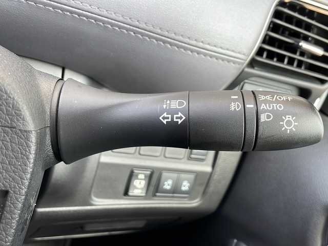 日産 セレナ ハイウェイスター V 静岡県 2022(令4)年 3.5万km ブリリアントホワイトパール 純正ナビ/・CD/DVD/Blu-ray/・フルセグTV/・USB/・FM/AM/・Bluetooth/・SD/・MUSIC STOCKER/・HDMI/主要装備/・フリップダウンモニター/・ドライブレコーダー/・ＥＴＣ/・ＬＥＤヘッドライト/・コーナーセンサー/・アイドリングストップ/・プロパイロット/・電動パーキング/・両側パワースライドドア/・後席オートエアコン