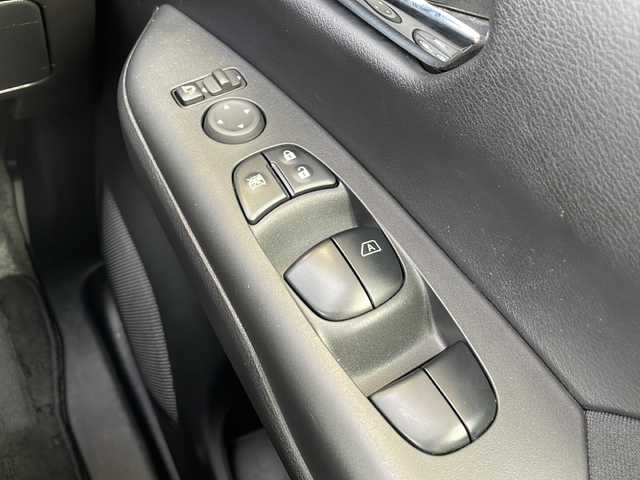 日産 セレナ ハイウェイスター V 静岡県 2022(令4)年 3.5万km ブリリアントホワイトパール 純正ナビ/・CD/DVD/Blu-ray/・フルセグTV/・USB/・FM/AM/・Bluetooth/・SD/・MUSIC STOCKER/・HDMI/主要装備/・フリップダウンモニター/・ドライブレコーダー/・ＥＴＣ/・ＬＥＤヘッドライト/・コーナーセンサー/・アイドリングストップ/・プロパイロット/・電動パーキング/・両側パワースライドドア/・後席オートエアコン