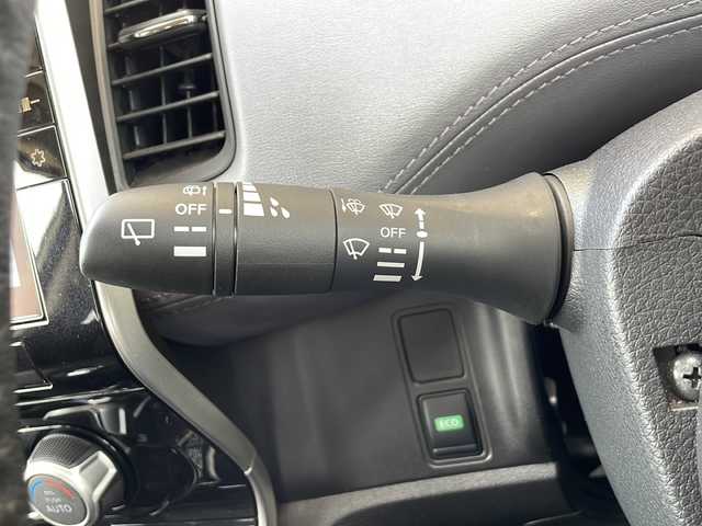 日産 セレナ ハイウェイスター V 静岡県 2022(令4)年 3.5万km ブリリアントホワイトパール 純正ナビ/・CD/DVD/Blu-ray/・フルセグTV/・USB/・FM/AM/・Bluetooth/・SD/・MUSIC STOCKER/・HDMI/主要装備/・フリップダウンモニター/・ドライブレコーダー/・ＥＴＣ/・ＬＥＤヘッドライト/・コーナーセンサー/・アイドリングストップ/・プロパイロット/・電動パーキング/・両側パワースライドドア/・後席オートエアコン