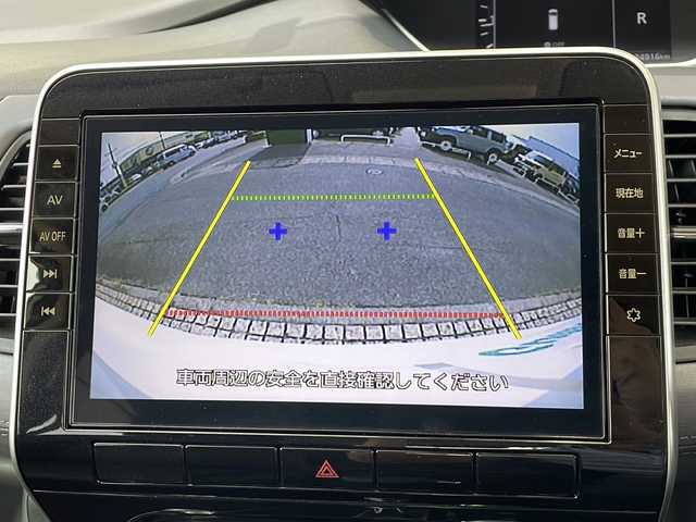 日産 セレナ ハイウェイスター V 静岡県 2022(令4)年 3.5万km ブリリアントホワイトパール 純正ナビ/・CD/DVD/Blu-ray/・フルセグTV/・USB/・FM/AM/・Bluetooth/・SD/・MUSIC STOCKER/・HDMI/主要装備/・フリップダウンモニター/・ドライブレコーダー/・ＥＴＣ/・ＬＥＤヘッドライト/・コーナーセンサー/・アイドリングストップ/・プロパイロット/・電動パーキング/・両側パワースライドドア/・後席オートエアコン