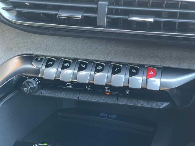 プジョー ３００８ GT ブルー HDi 山梨県 2019(令1)年 5万km 白 ・プッシュスタート/・アイドリングストップ/・ETC/・MTモード付AT/・バックカメラ/・パーキングセンサー/・ブラインドスポットモニター/・レーンキープアシスト/・冬タイヤ積込/・疲労検知システム/・アクティブセーフティーブレーキ/・電動格納ミラー/・前後コーナーセンサー/・電動リアゲート/・前方ドライブレコーダー/・横滑り防止装置