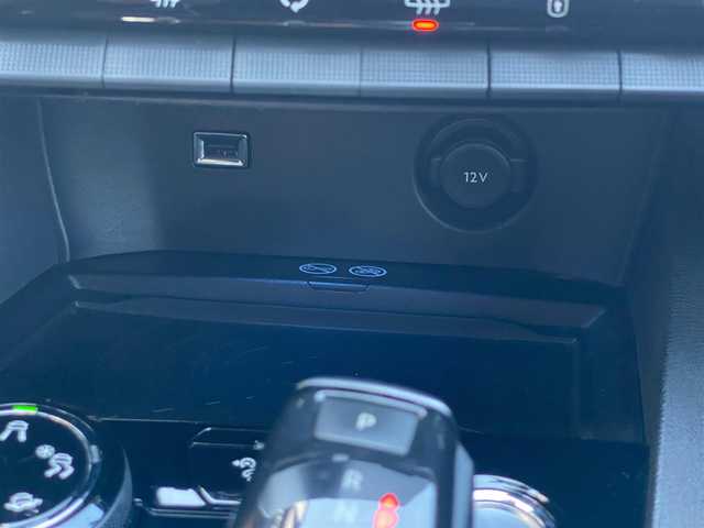 プジョー ３００８ GT ブルー HDi 山梨県 2019(令1)年 5万km 白 ・プッシュスタート/・アイドリングストップ/・ETC/・MTモード付AT/・バックカメラ/・パーキングセンサー/・ブラインドスポットモニター/・レーンキープアシスト/・冬タイヤ積込/・疲労検知システム/・アクティブセーフティーブレーキ/・電動格納ミラー/・前後コーナーセンサー/・電動リアゲート/・前方ドライブレコーダー/・横滑り防止装置