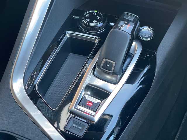 プジョー ３００８ GT ブルー HDi 山梨県 2019(令1)年 5万km 白 ・プッシュスタート/・アイドリングストップ/・ETC/・MTモード付AT/・バックカメラ/・パーキングセンサー/・ブラインドスポットモニター/・レーンキープアシスト/・冬タイヤ積込/・疲労検知システム/・アクティブセーフティーブレーキ/・電動格納ミラー/・前後コーナーセンサー/・電動リアゲート/・前方ドライブレコーダー/・横滑り防止装置