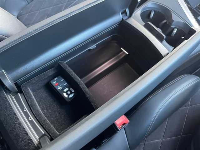 プジョー ３００８ GT ブルー HDi 山梨県 2019(令1)年 5万km 白 ・プッシュスタート/・アイドリングストップ/・ETC/・MTモード付AT/・バックカメラ/・パーキングセンサー/・ブラインドスポットモニター/・レーンキープアシスト/・冬タイヤ積込/・疲労検知システム/・アクティブセーフティーブレーキ/・電動格納ミラー/・前後コーナーセンサー/・電動リアゲート/・前方ドライブレコーダー/・横滑り防止装置