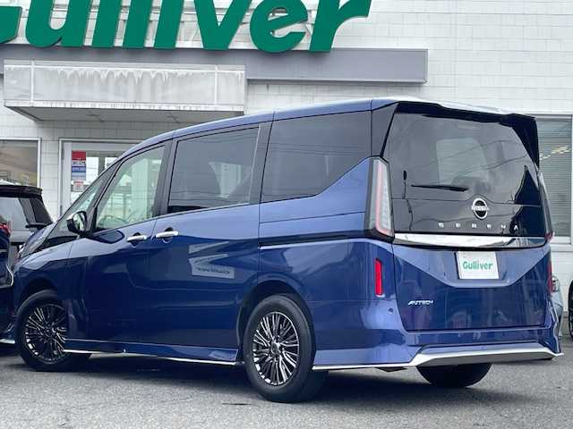 日産 セレナ オーテック 三重県 2023(令5)年 4.8万km カスピアンブルー コネクトナビゲーション/・12.3型カラーディスプレイ/・メモリーナビ/・フルセグTV/・スマホ連携/・アマゾンアレクサ/・USB/HDMI/・Bluetooth/・ビルトインETC2.0/・ワイヤレス充電器/・ナビリンク機能付プロパイロット/・プロパイロット緊急停止システム/・前後ドライブレコーダー/・アダプティブLEDヘッドランプ/オートレベライザー/360°セーフティアシスト/・プロパイロット/・インテリジェントエマージェンシーブレーキ/・前方衝突予測警報/・衝突回避ステアリングアシスト/・車線逸脱防止支援システム/・車線逸脱警報/・後側方衝突防止支援システム/・後側方車両検知警報/・後退時車両検知警報/・ふらつき警報/・踏み間違い衝突防止アシスト/・標識検知機能/1オーナー/ハンズフリー両側パワースライド/アラウンドビューモニター/合皮シート/1列目/2列目シートヒーター/ステアリングヒーター/205/65R16インチ純正AW/プッシュスタート/スマートキー/スペアキー/純正フロアマット