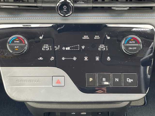 日産 セレナ オーテック 三重県 2023(令5)年 4.8万km カスピアンブルー コネクトナビゲーション/・12.3型カラーディスプレイ/・メモリーナビ/・フルセグTV/・スマホ連携/・アマゾンアレクサ/・USB/HDMI/・Bluetooth/・ビルトインETC2.0/・ワイヤレス充電器/・ナビリンク機能付プロパイロット/・プロパイロット緊急停止システム/・前後ドライブレコーダー/・アダプティブLEDヘッドランプ/オートレベライザー/360°セーフティアシスト/・プロパイロット/・インテリジェントエマージェンシーブレーキ/・前方衝突予測警報/・衝突回避ステアリングアシスト/・車線逸脱防止支援システム/・車線逸脱警報/・後側方衝突防止支援システム/・後側方車両検知警報/・後退時車両検知警報/・ふらつき警報/・踏み間違い衝突防止アシスト/・標識検知機能/1オーナー/ハンズフリー両側パワースライド/アラウンドビューモニター/合皮シート/1列目/2列目シートヒーター/ステアリングヒーター/205/65R16インチ純正AW/プッシュスタート/スマートキー/スペアキー/純正フロアマット
