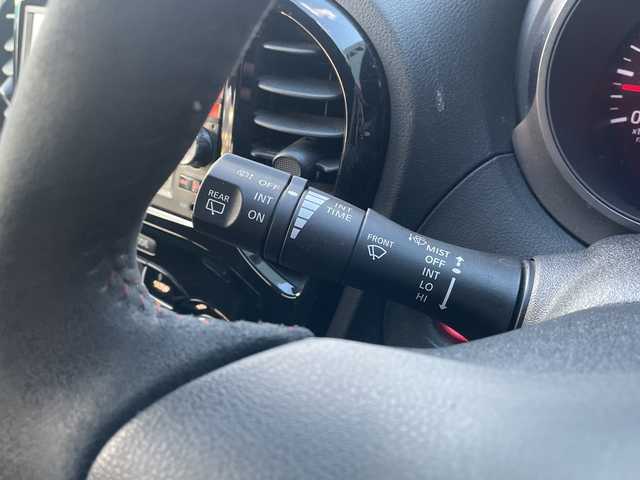 日産 ジューク ニスモ 広島県 2014(平26)年 8.3万km ブリリアントホワイトパール 純正SDナビ/CD/DVD/SD/BT/フルセグTV/バックカメラ/パートタイム４WD/横滑り防止装置/キセノンヘッドライト/オートライト/ETC/スマートキー/プッシュスタート/純正フロアマット/純正アルミホイール