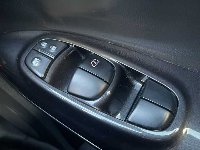 日産 ジューク ニスモ 広島県 2014(平26)年 8.3万km ブリリアントホワイトパール 純正SDナビ/CD/DVD/SD/BT/フルセグTV/バックカメラ/パートタイム４WD/横滑り防止装置/キセノンヘッドライト/オートライト/ETC/スマートキー/プッシュスタート/純正フロアマット/純正アルミホイール