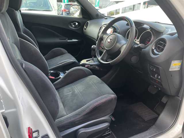 日産 ジューク ニスモ 広島県 2014(平26)年 8.3万km ブリリアントホワイトパール 純正SDナビ/CD/DVD/SD/BT/フルセグTV/バックカメラ/パートタイム４WD/横滑り防止装置/キセノンヘッドライト/オートライト/ETC/スマートキー/プッシュスタート/純正フロアマット/純正アルミホイール