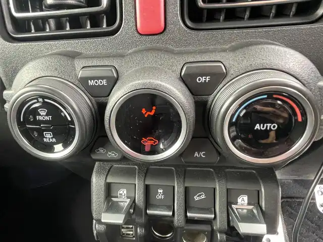 スズキ ジムニー XC 島根県 2020(令2)年 3.6万km ジャングルグリーン 純正８インチナビ　/フルセグＴＶ　/ＤＶＤ再生　/Ｂｌｕｅｔｏｏｔｈオーディオ/前方ドライブレコーダー　/ＥＴＣ　/社外レーダー（セルスター）/社外マフラー（ロッソモデロ）/社外牽引フック（モンスタースポーツ）/社外デイライト/社外16インチアルミホイール/リアスモークフィルム　/ダウンヒルアシストコントロール/前席シートヒーター/ミラーヒーター/ヘッドライトウォッシャー/純正LEDヘッドライト/背面タイヤ（ハードカバー付）/スマートキー　/プッシュスタート/保証書・取説・スペアキー1本