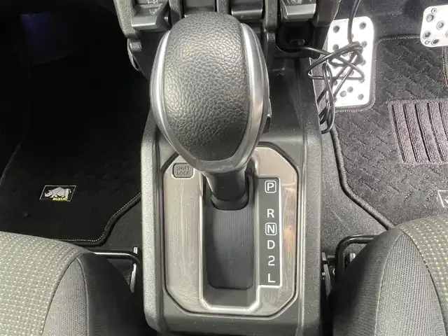 スズキ ジムニー XC 島根県 2020(令2)年 3.6万km ジャングルグリーン 純正８インチナビ　/フルセグＴＶ　/ＤＶＤ再生　/Ｂｌｕｅｔｏｏｔｈオーディオ/前方ドライブレコーダー　/ＥＴＣ　/社外レーダー（セルスター）/社外マフラー（ロッソモデロ）/社外牽引フック（モンスタースポーツ）/社外デイライト/社外16インチアルミホイール/リアスモークフィルム　/ダウンヒルアシストコントロール/前席シートヒーター/ミラーヒーター/ヘッドライトウォッシャー/純正LEDヘッドライト/背面タイヤ（ハードカバー付）/スマートキー　/プッシュスタート/保証書・取説・スペアキー1本